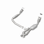 Load image into Gallery viewer, MagnaFlow Conv DF 99-00 Chevy Pickups 4.3L
