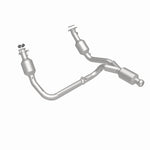 Load image into Gallery viewer, Magnaflow 14-15 Chevrolet Silverado 1500 5.3L Direct-Fit Catalytic Converter

