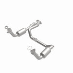 Load image into Gallery viewer, MagnaFlow Conv Direct Fit OEM 2005 GMC Sierra/Chevrolet Silverado 1500/Cadillac Escalade Underbody
