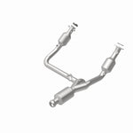 Load image into Gallery viewer, Magnaflow 14-15 Chevrolet Silverado 1500 5.3L Direct-Fit Catalytic Converter
