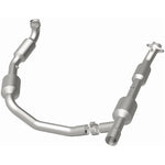 Load image into Gallery viewer, Magnaflow 05-08 Ford E-350 Super Duty 5.4L Direct Fit Converter
