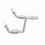 Load image into Gallery viewer, MagnaFlow Conv Direct Fit OEM 2005 GMC Sierra/Chevrolet Silverado 1500/Cadillac Escalade Underbody
